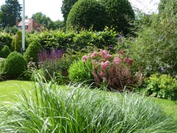 Voortuin Bussum bloemenborder